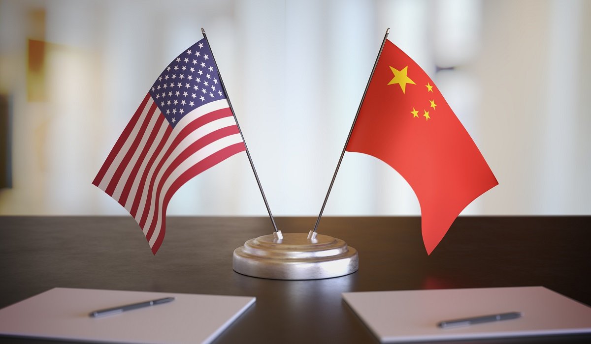 USA and Chinese flags