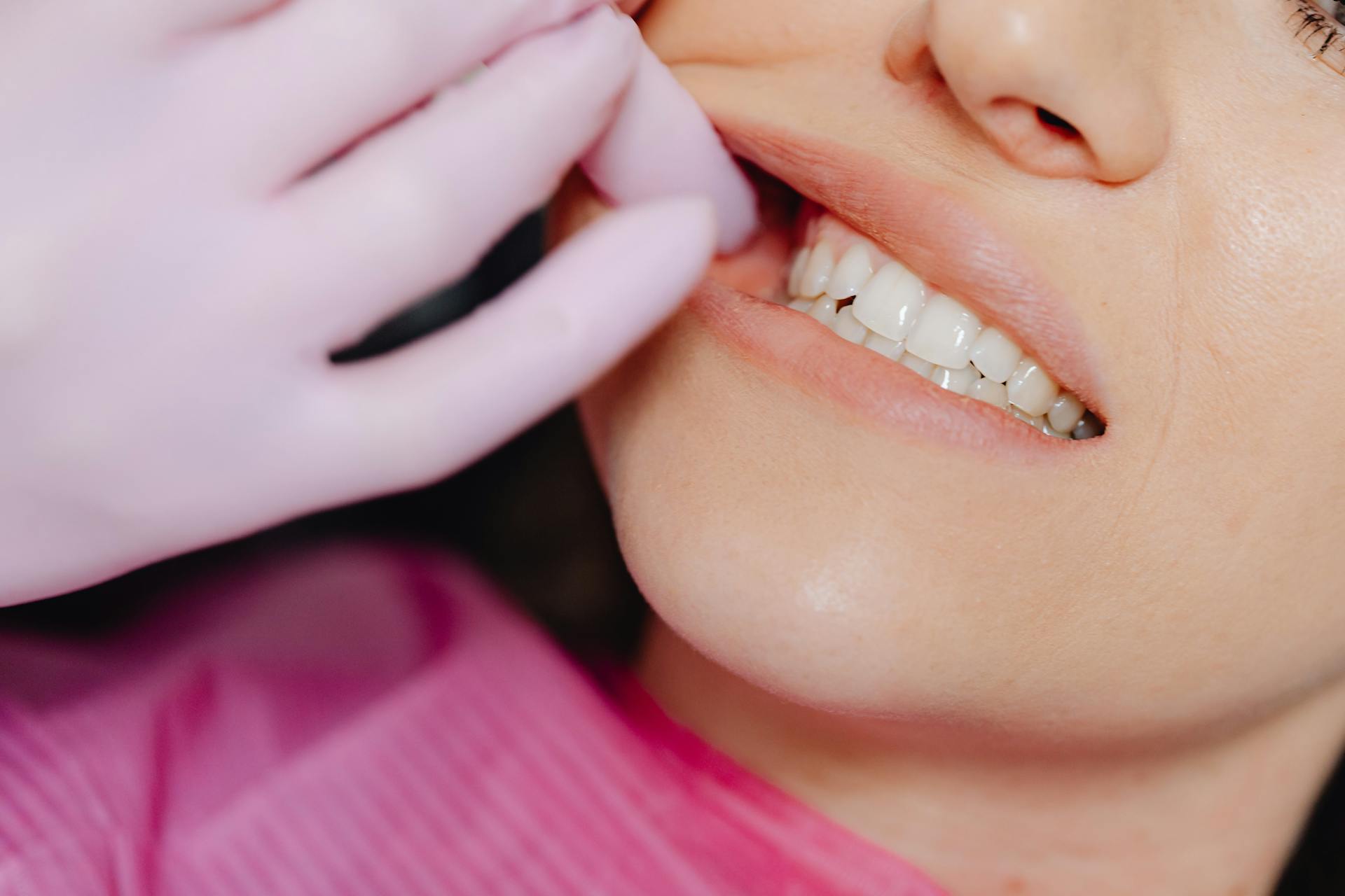Dr. Renu Dental Clinic logo