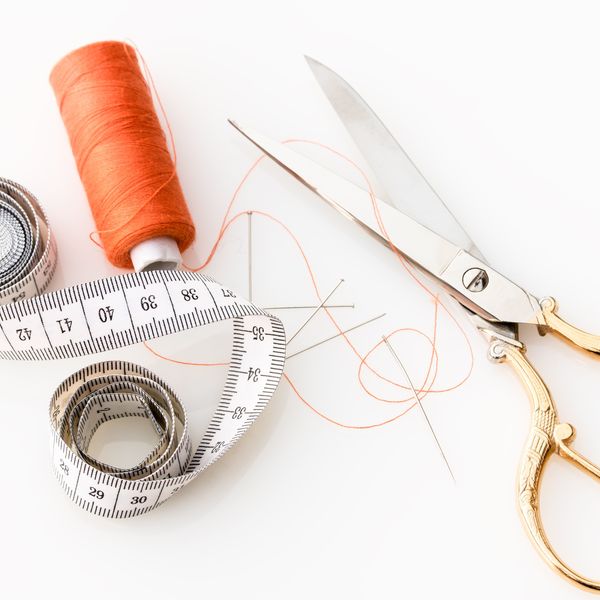 Alterations By Darlene logo