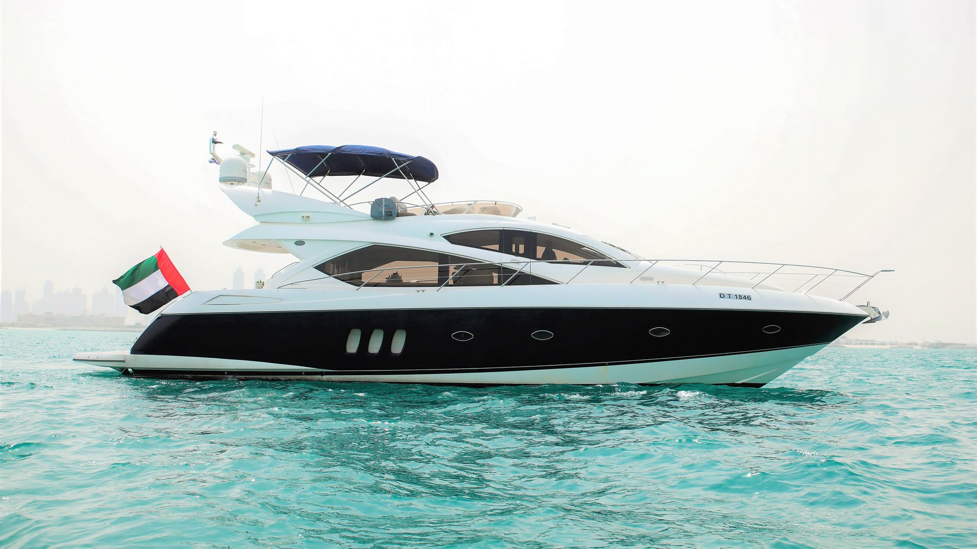 Gold's Yacht logo