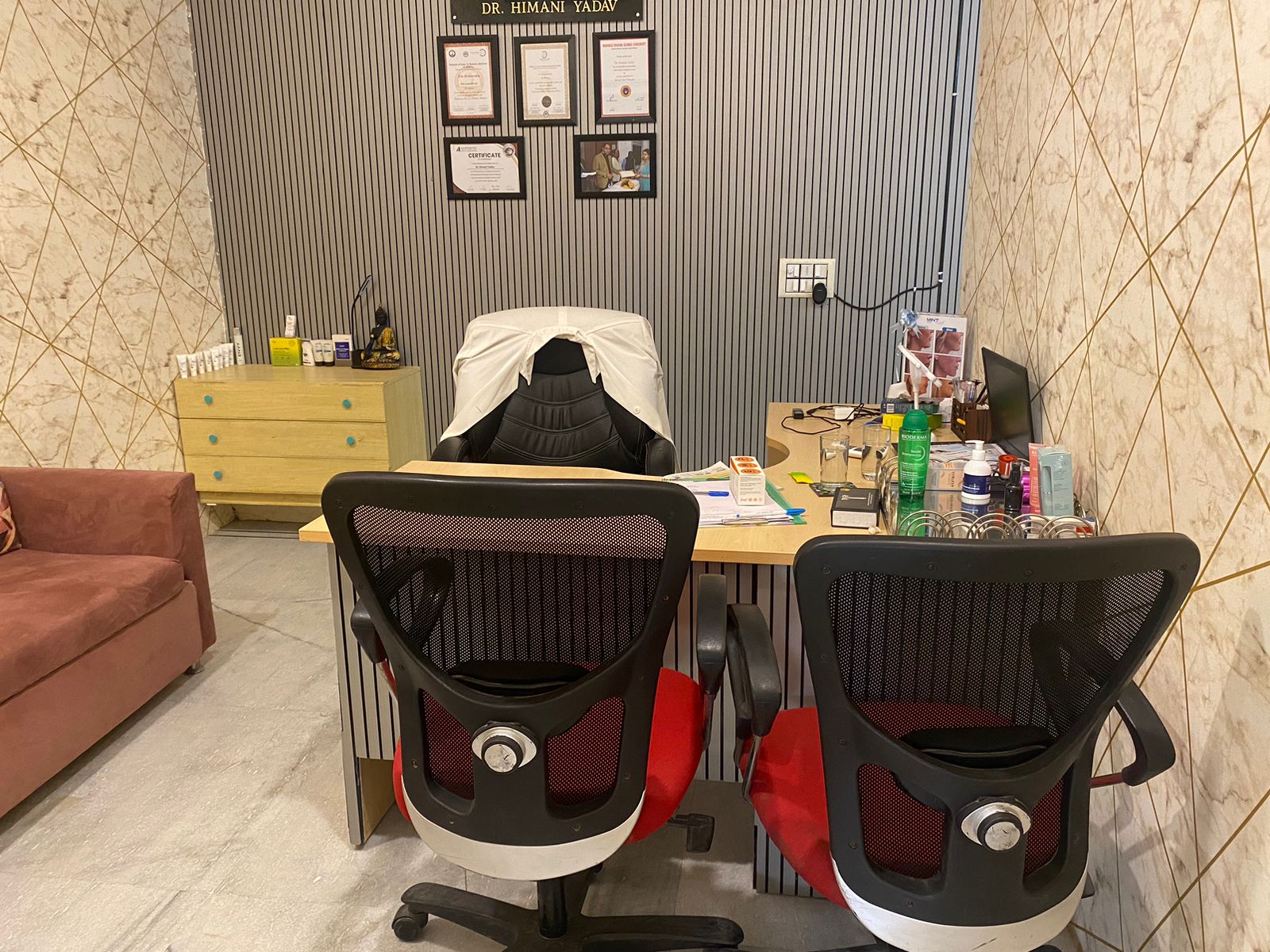 Dr. Himani Yadav – Cosmetic Surgeon In Gurgaon