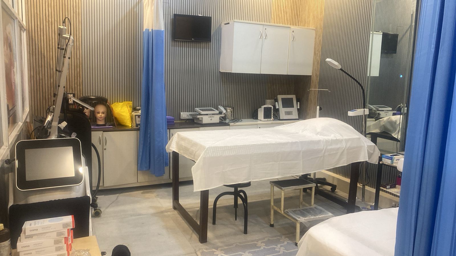 Dr. Himani Yadav – Cosmetic Surgeon In Gurgaon