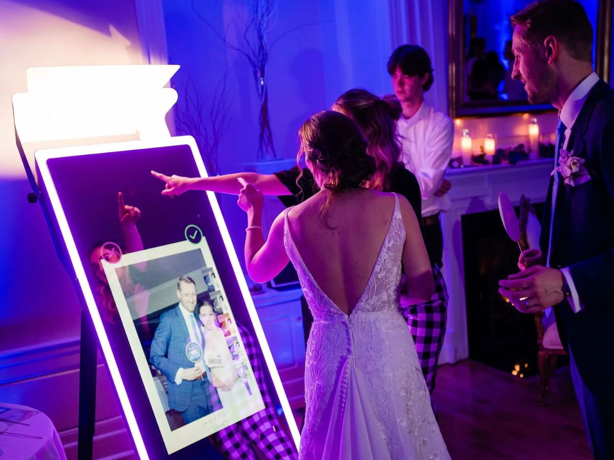 Deluxe Lens Photo Booth