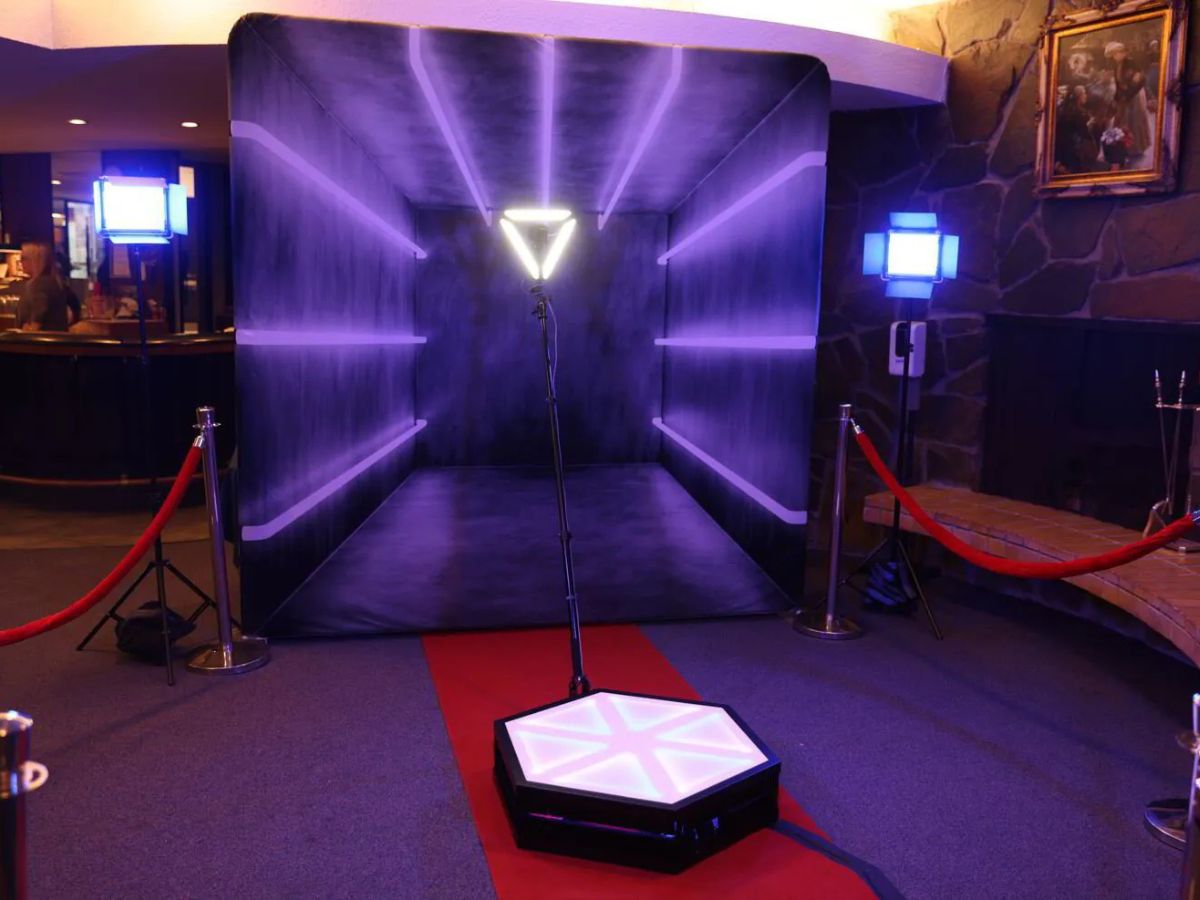 Deluxe Lens Photo Booth