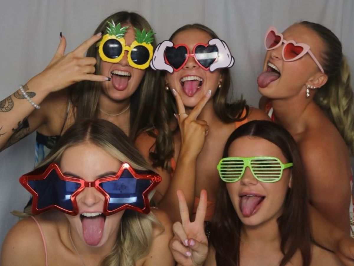 Deluxe Lens Photo Booth