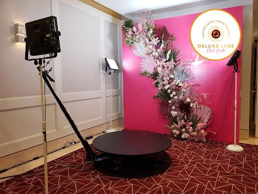 Deluxe Lens Photo Booth
