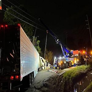 Fernandez &amp; Sons Towing