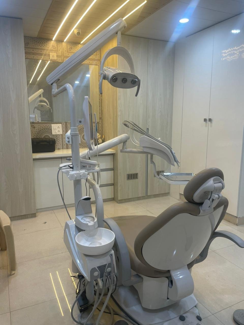 A’Lune Dental Clinic | RCT Specialist Gaur City Greater Noida West